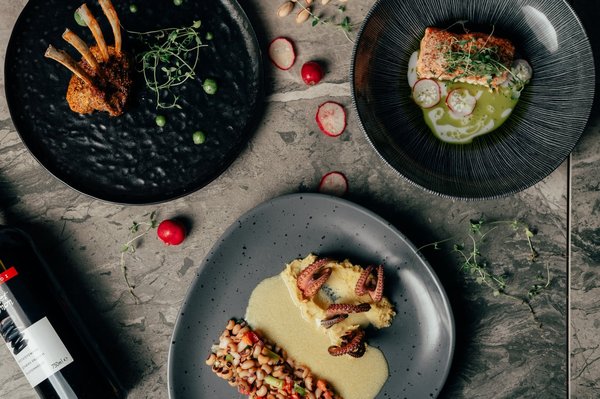 Découvrez les Plats Emblématiques du Périgord : Un Voyage Culinaire en Terres Sarmentoises